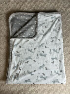Modern Moments by Gerber Gray White Baby Blanket Leopard Cheetah Cat Thermal